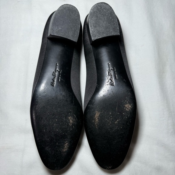 Salvatore Ferragamo Nubuck Pumps Black Satin Metallic Rosette Vintage Size 5.5B - Picture 4 of 8